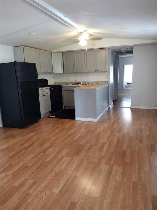 Recently Rented: $1,300 (2 beds, 1 baths, 616 Square Feet)
