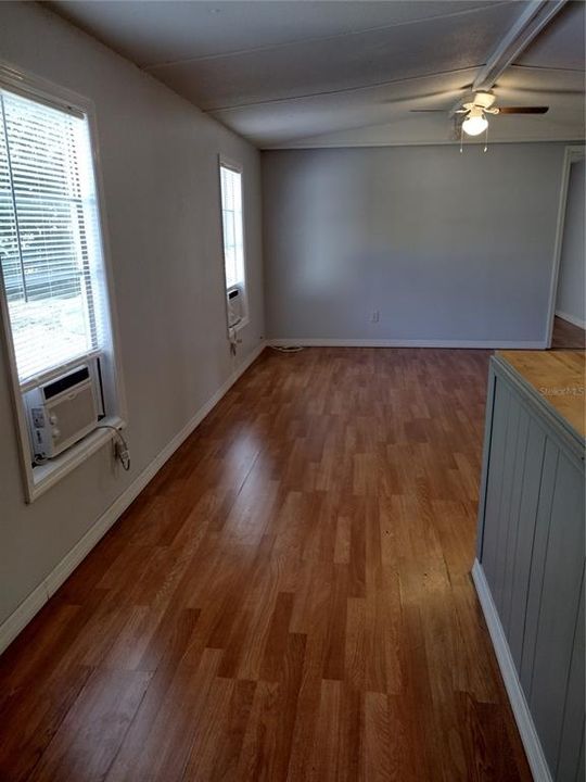 Recently Rented: $1,300 (2 beds, 1 baths, 616 Square Feet)