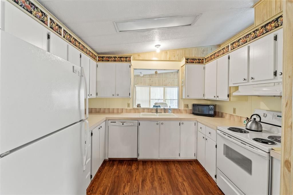 For Sale: $155,000 (2 beds, 2 baths, 1120 Square Feet)