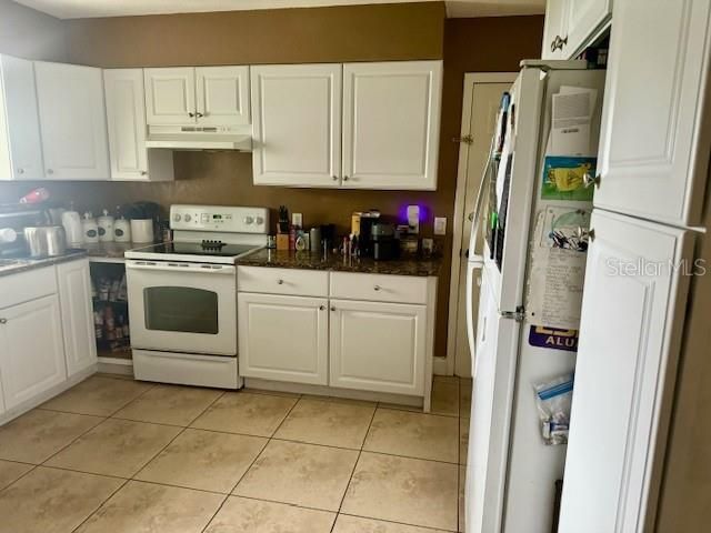 For Sale: $245,000 (2 beds, 1 baths, 1220 Square Feet)