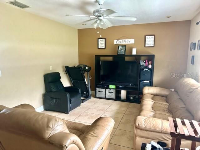 For Sale: $245,000 (2 beds, 1 baths, 1220 Square Feet)