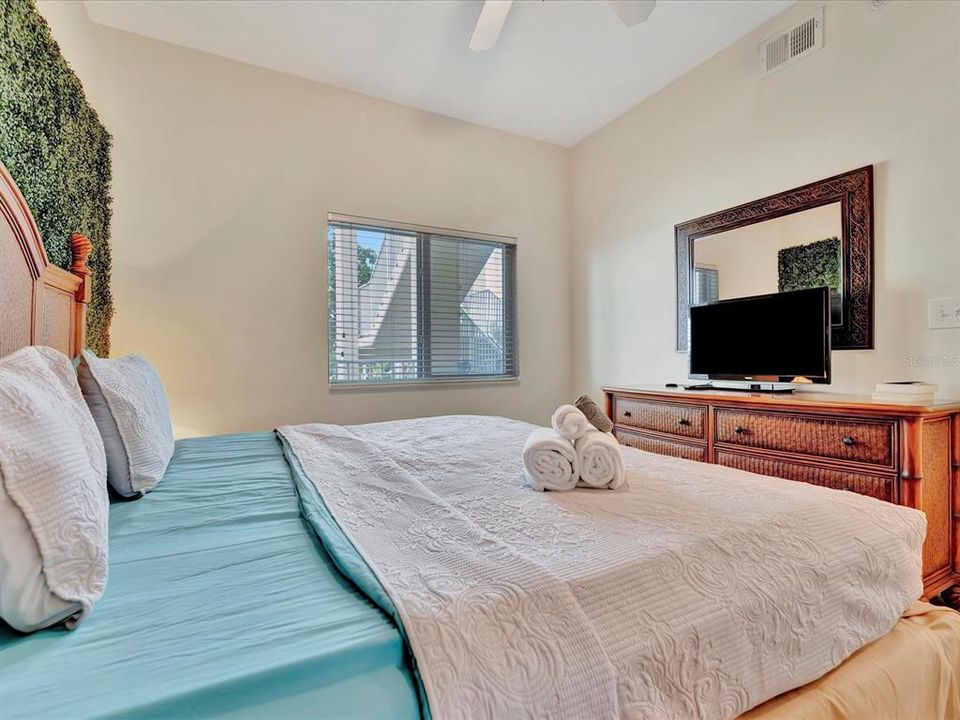 For Sale: $349,000 (1 beds, 1 baths, 506 Square Feet)