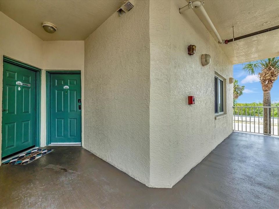 For Sale: $349,000 (1 beds, 1 baths, 506 Square Feet)