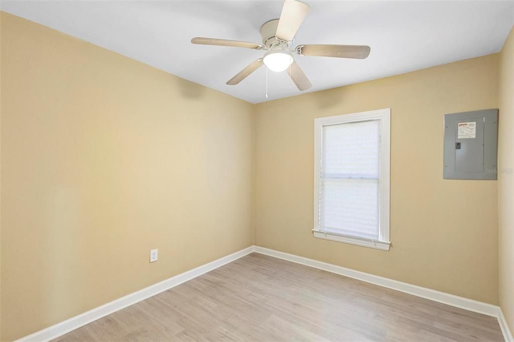 Active With Contract: $400,000 (4 beds, 2 baths, 1200 Square Feet)