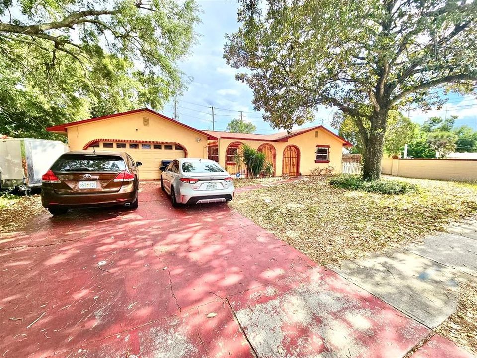 Active With Contract: $310,000 (3 beds, 2 baths, 1349 Square Feet)