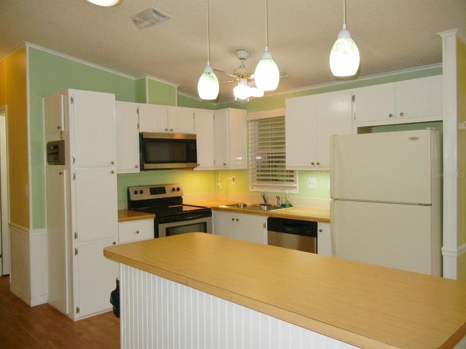 For Sale: $189,500 (2 beds, 2 baths, 1092 Square Feet)