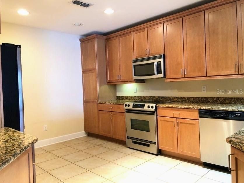 Recently Rented: $2,850 (3 beds, 2 baths, 2030 Square Feet)