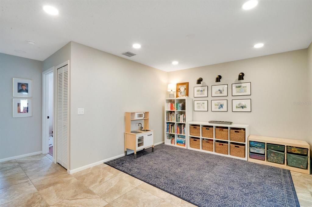 Active With Contract: $475,000 (3 beds, 2 baths, 1429 Square Feet)