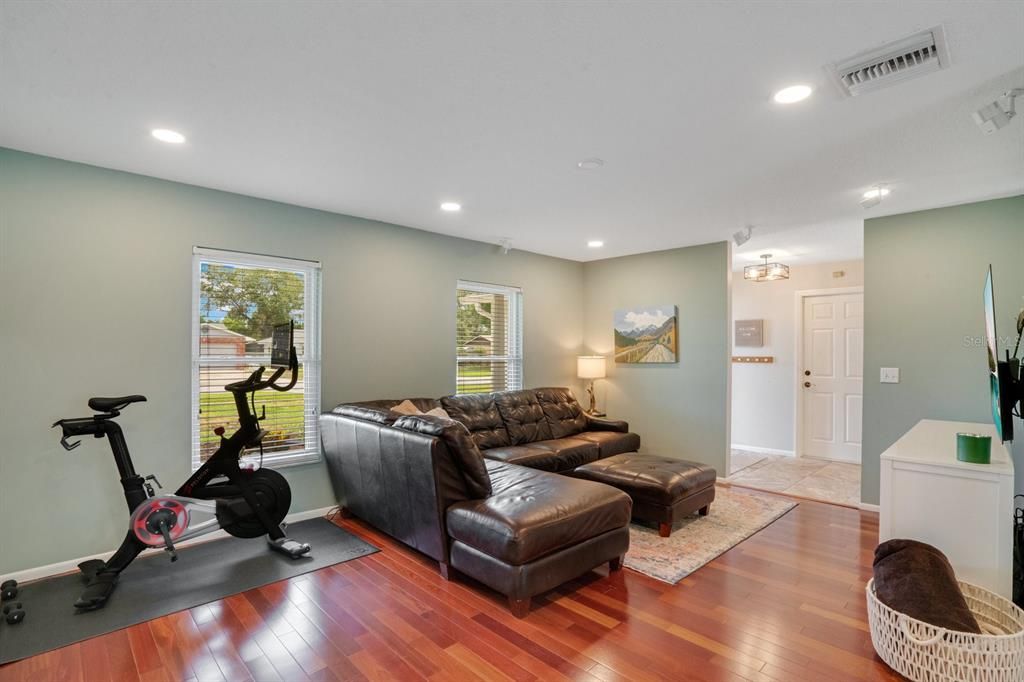 Active With Contract: $475,000 (3 beds, 2 baths, 1429 Square Feet)