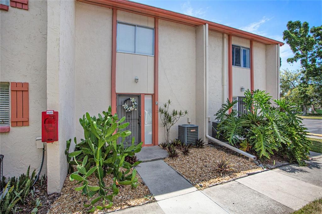 For Sale: $230,000 (2 beds, 1 baths, 1215 Square Feet)