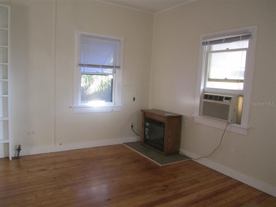 For Rent: $1,150 (1 beds, 1 baths, 400 Square Feet)