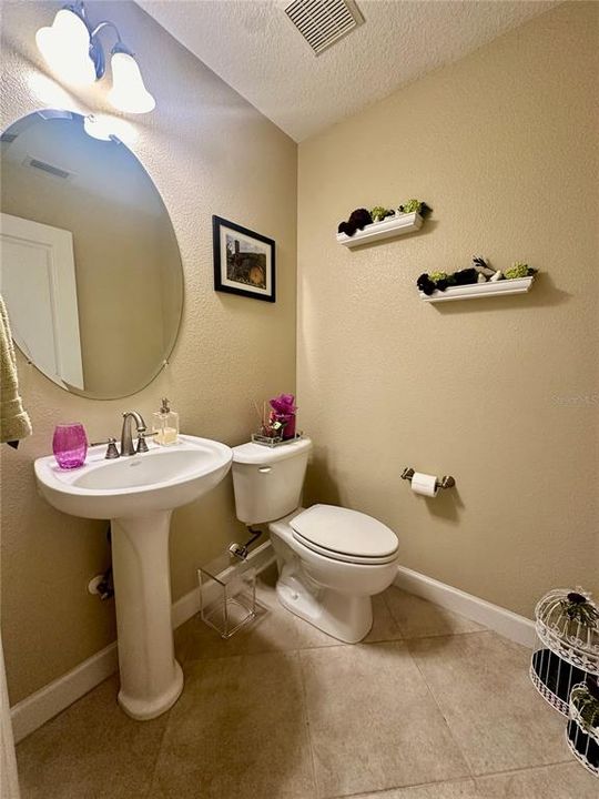 1/2 Bathroom