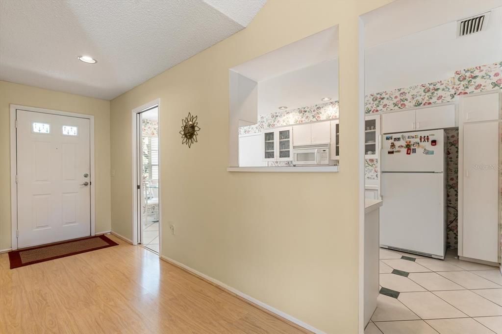 Active With Contract: $269,900 (2 beds, 2 baths, 1239 Square Feet)