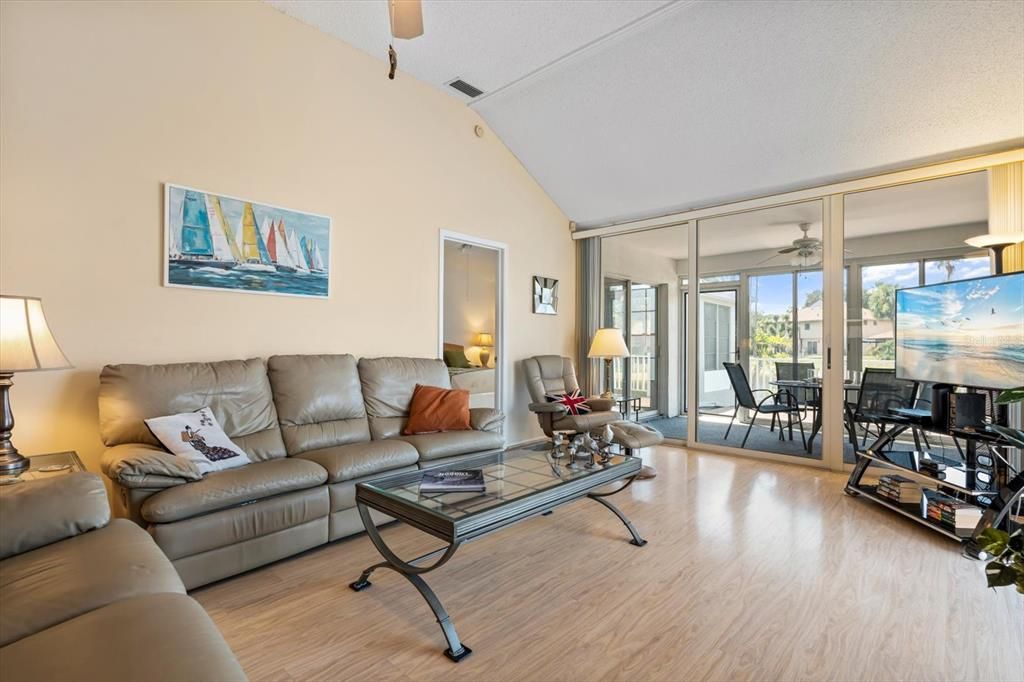 Active With Contract: $269,900 (2 beds, 2 baths, 1239 Square Feet)