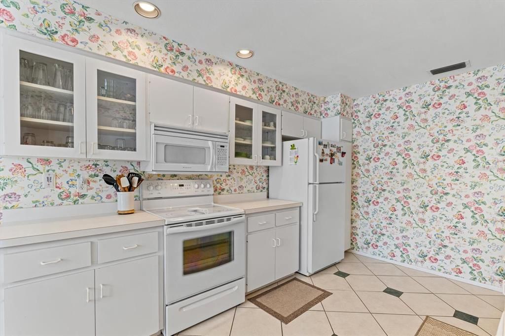 Active With Contract: $269,900 (2 beds, 2 baths, 1239 Square Feet)