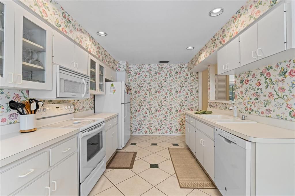 Active With Contract: $269,900 (2 beds, 2 baths, 1239 Square Feet)