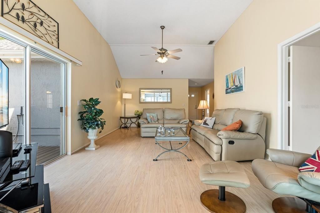 Active With Contract: $269,900 (2 beds, 2 baths, 1239 Square Feet)