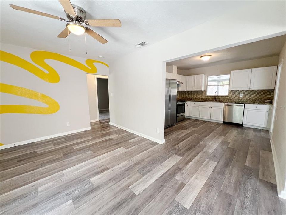 Active With Contract: $1,997 (3 beds, 1 baths, 1560 Square Feet)