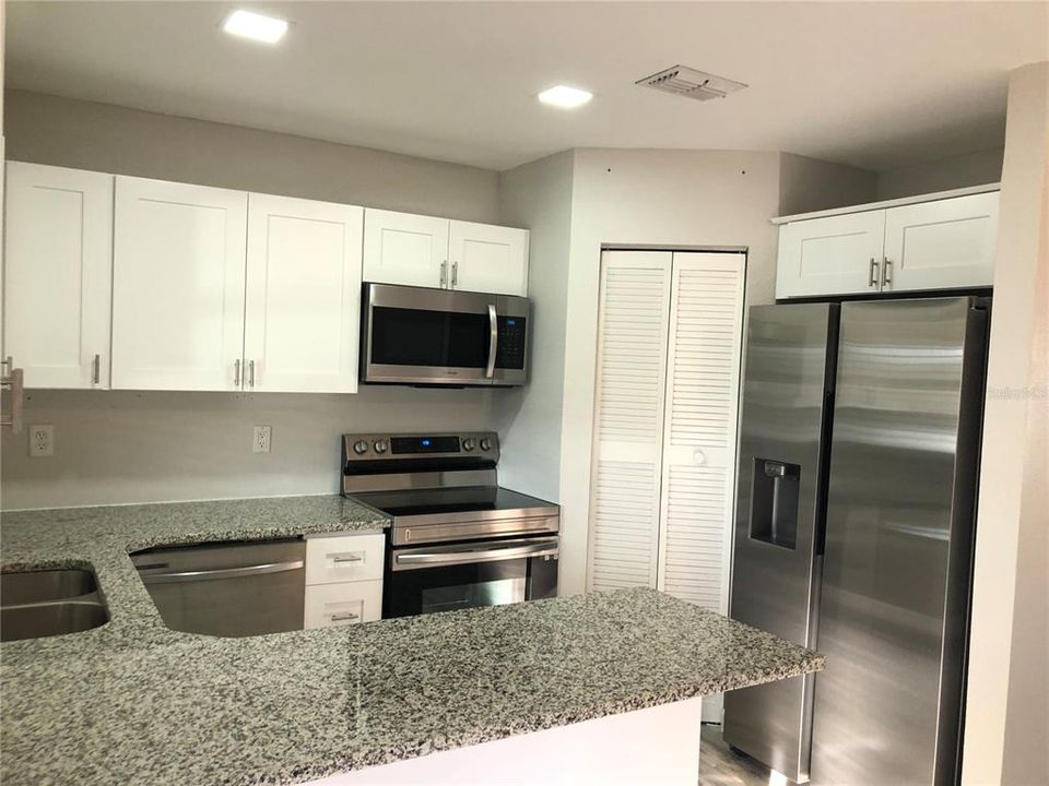 For Rent: $1,550 (2 beds, 2 baths, 831 Square Feet)