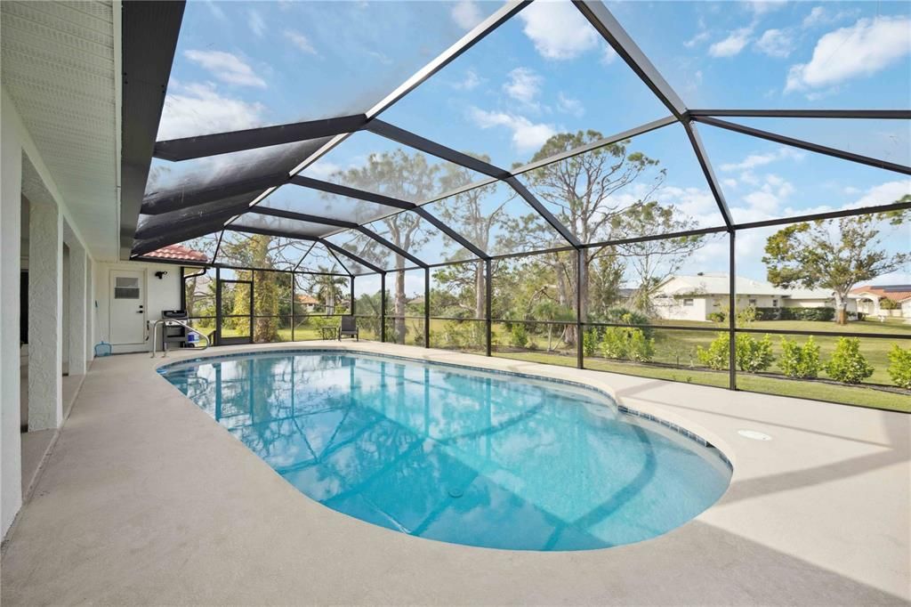 Oversized pool with heat pump!