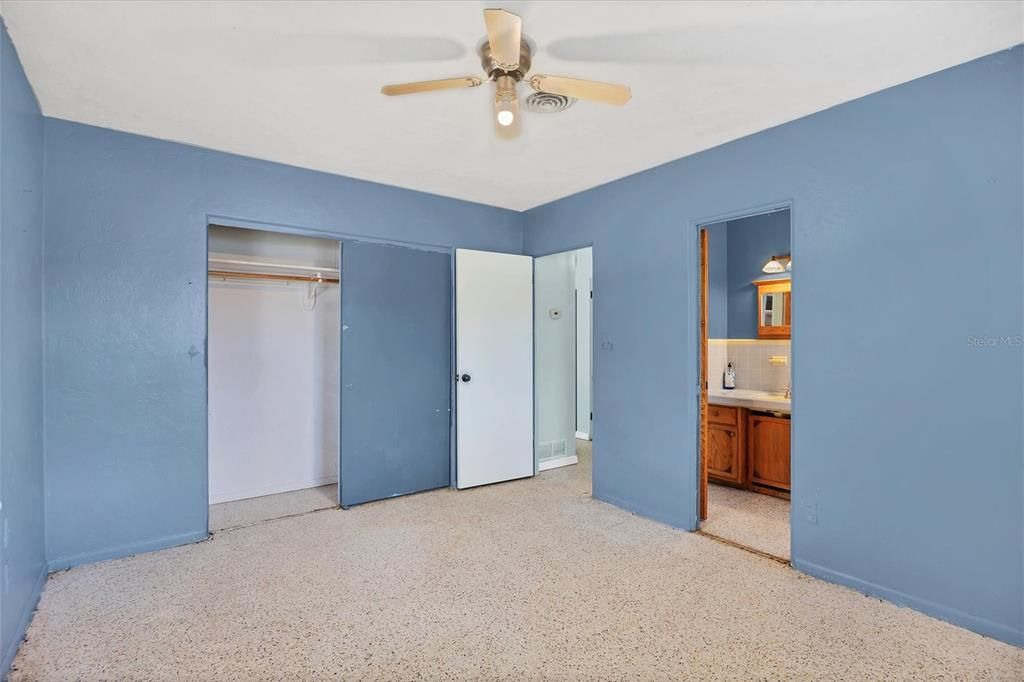 Active With Contract: $239,900 (2 beds, 2 baths, 1201 Square Feet)