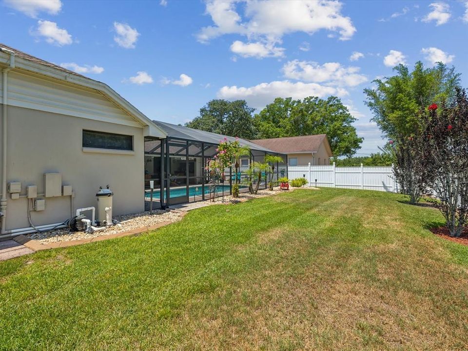 side view - fenced yard