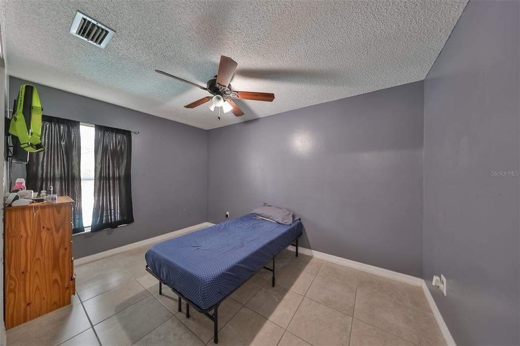 Active With Contract: $347,900 (3 beds, 2 baths, 1232 Square Feet)