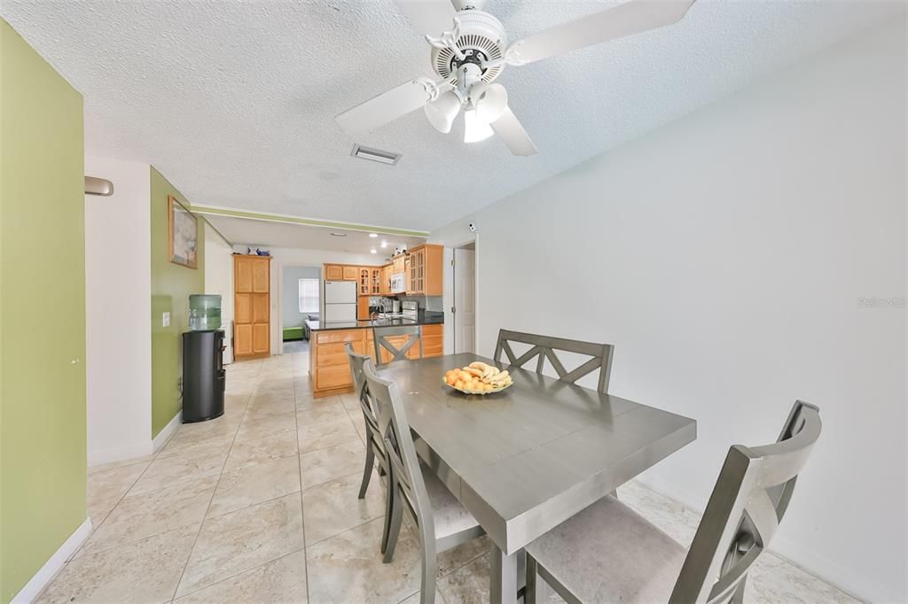 Active With Contract: $347,900 (3 beds, 2 baths, 1232 Square Feet)