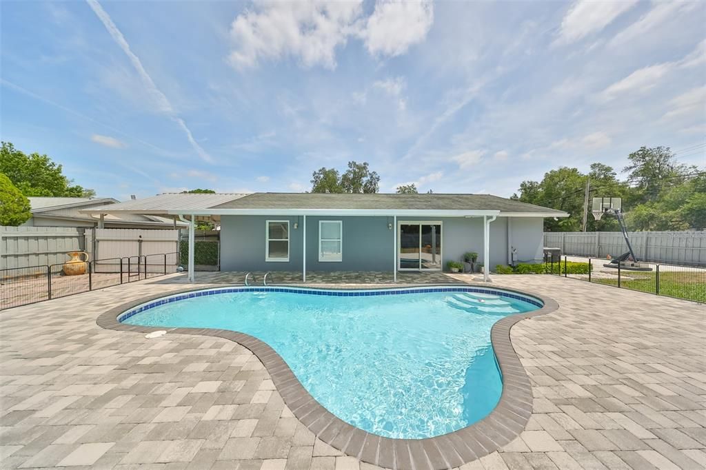 Active With Contract: $347,900 (3 beds, 2 baths, 1232 Square Feet)