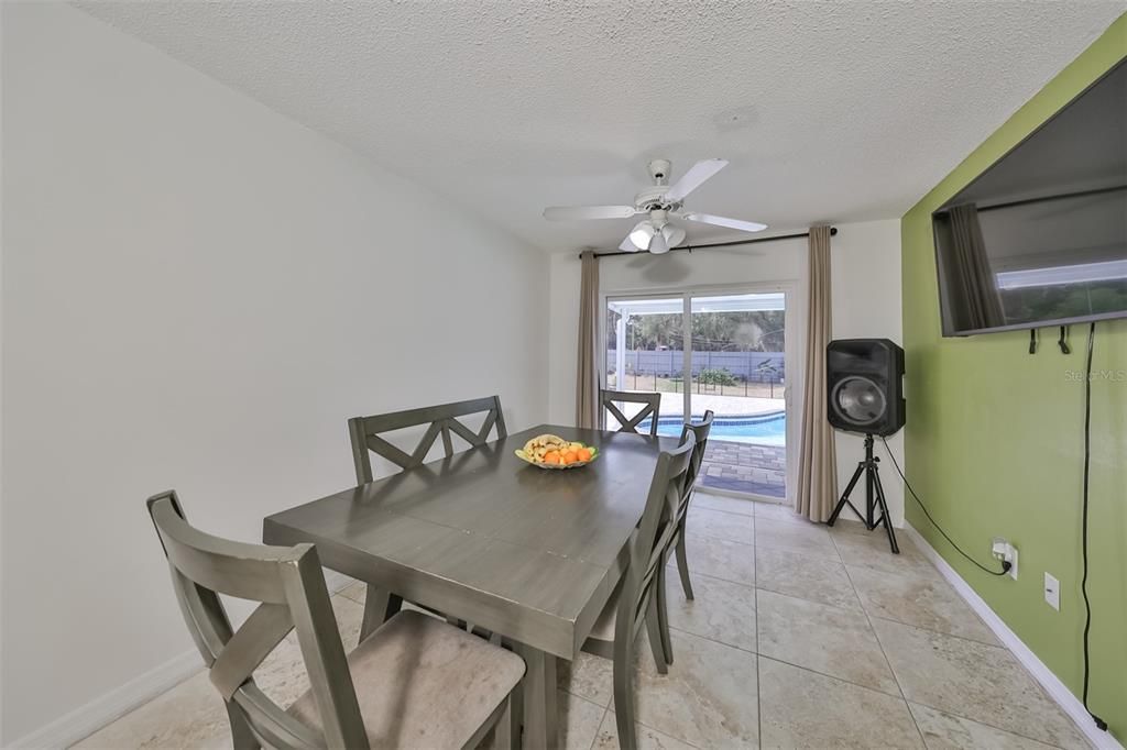 Active With Contract: $347,900 (3 beds, 2 baths, 1232 Square Feet)