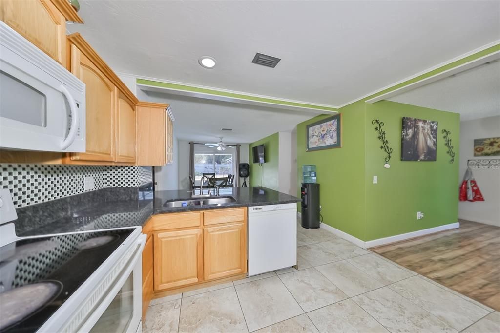 Active With Contract: $347,900 (3 beds, 2 baths, 1232 Square Feet)