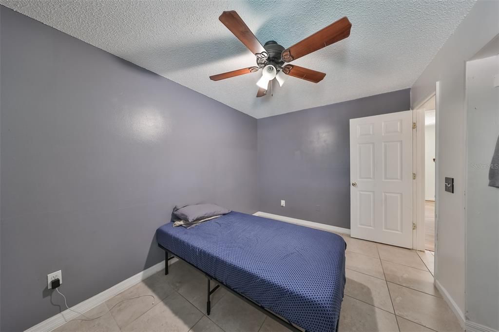 Active With Contract: $347,900 (3 beds, 2 baths, 1232 Square Feet)