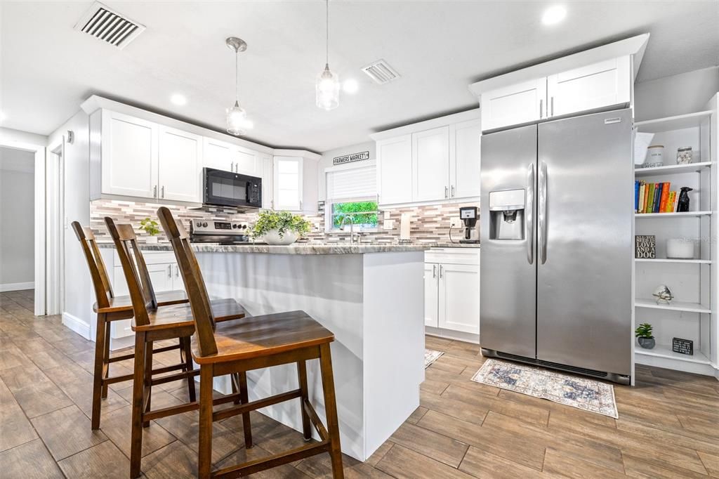 Active With Contract: $427,900 (3 beds, 2 baths, 1365 Square Feet)