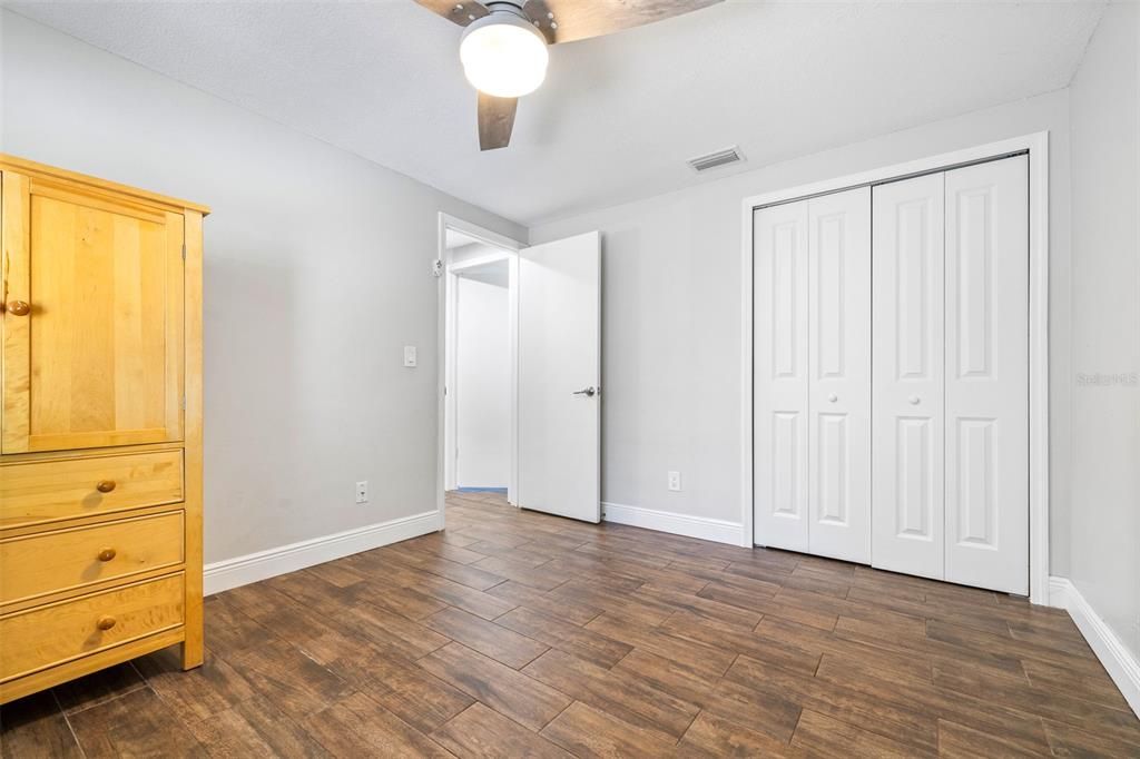 Active With Contract: $427,900 (3 beds, 2 baths, 1365 Square Feet)