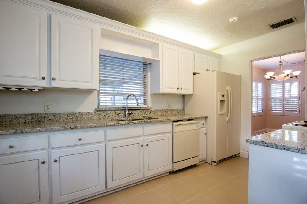 Active With Contract: $2,800 (3 beds, 3 baths, 1850 Square Feet)