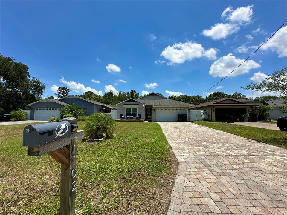 For Sale: $420,000 (3 beds, 2 baths, 1376 Square Feet)