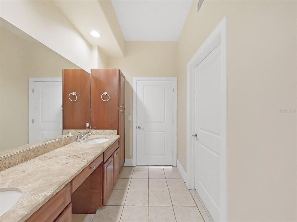 For Sale: $889,900 (2 beds, 2 baths, 1349 Square Feet)