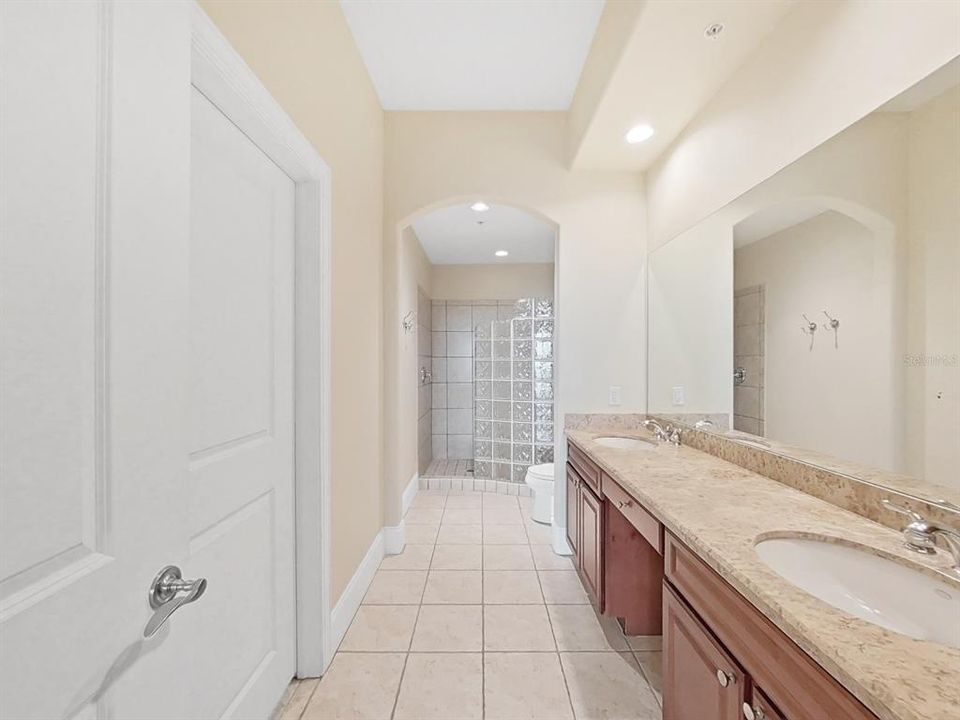 For Sale: $889,900 (2 beds, 2 baths, 1349 Square Feet)