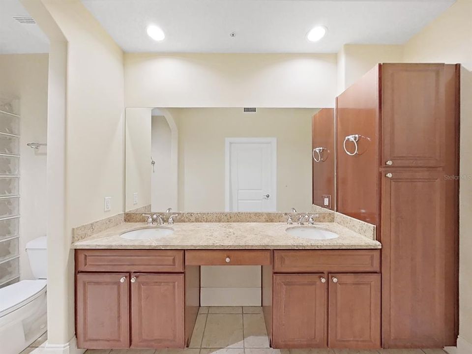 For Sale: $889,900 (2 beds, 2 baths, 1349 Square Feet)