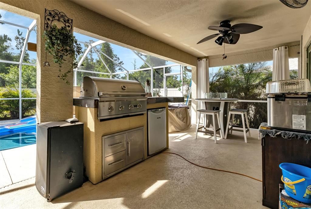 Built in outdoor grill and refrigerator