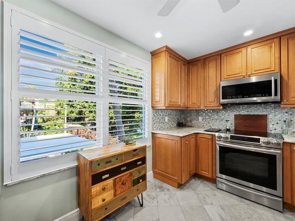 For Sale: $675,000 (2 beds, 2 baths, 1148 Square Feet)