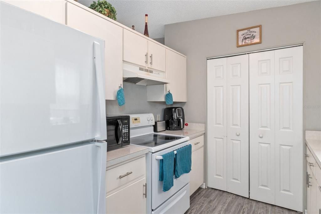 For Sale: $264,900 (2 beds, 2 baths, 1120 Square Feet)