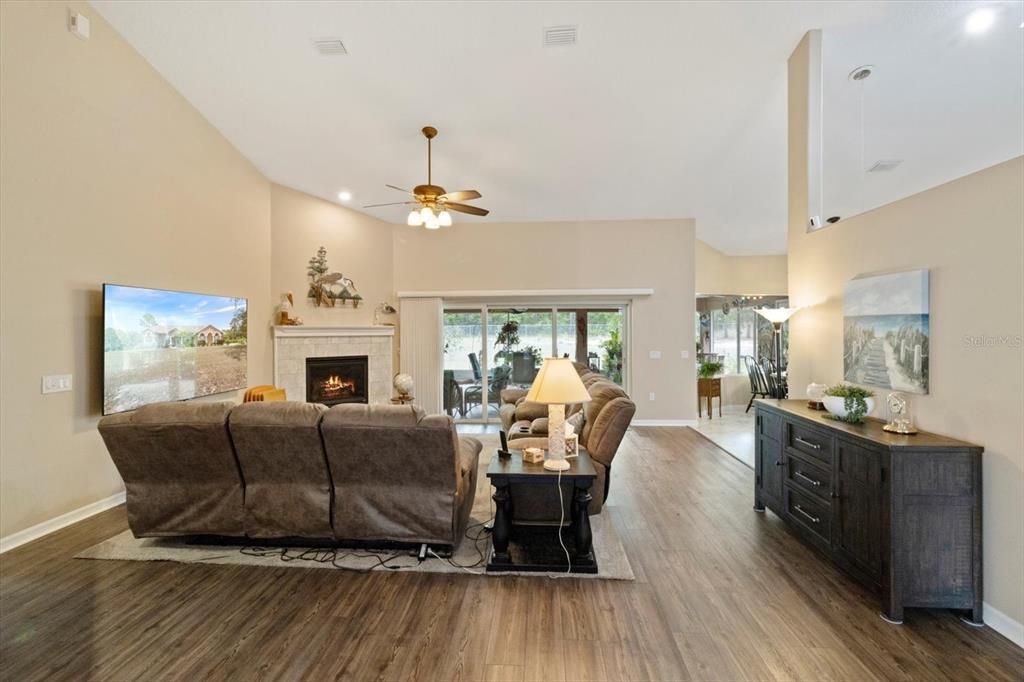 For Sale: $489,900 (3 beds, 2 baths, 2366 Square Feet)