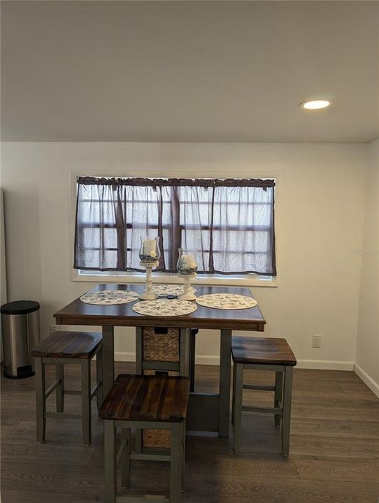 For Sale: $128,700 (2 beds, 2 baths, 993 Square Feet)