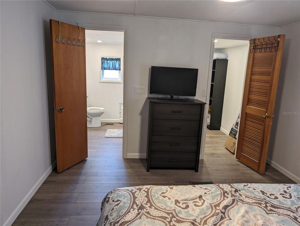 For Sale: $128,700 (2 beds, 2 baths, 993 Square Feet)