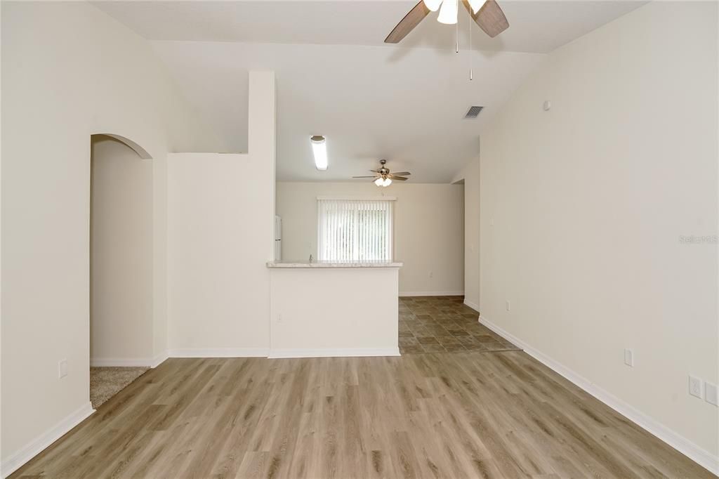 For Rent: $2,085 (3 beds, 2 baths, 1212 Square Feet)