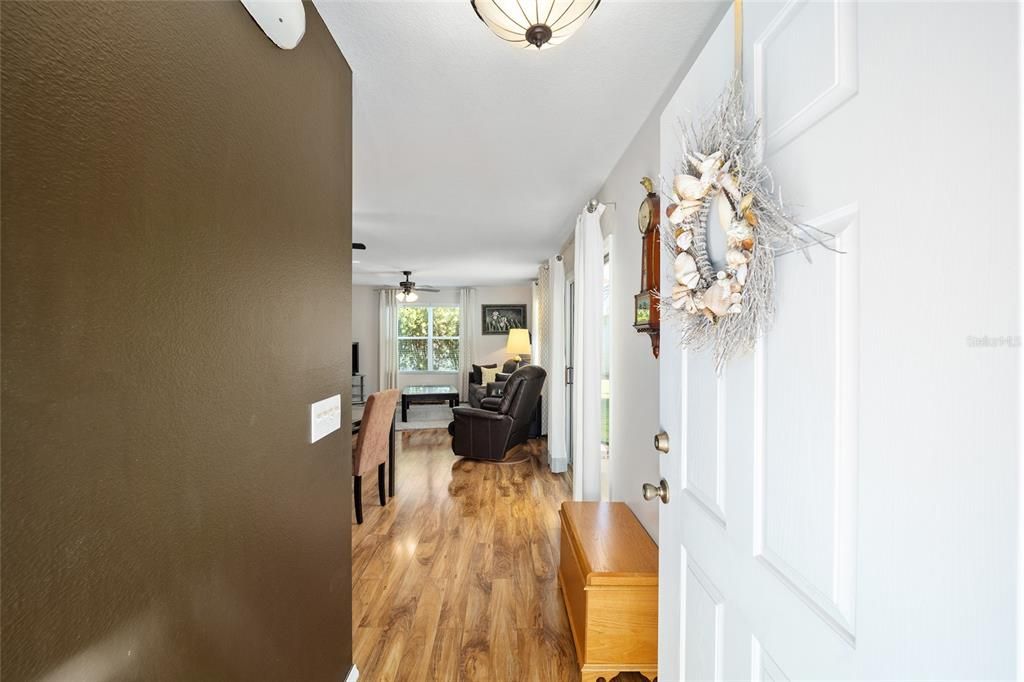 For Sale: $254,900 (1 beds, 1 baths, 875 Square Feet)