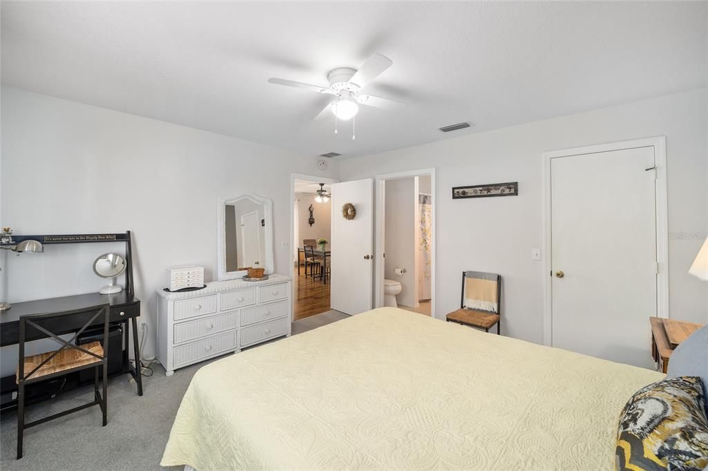 For Sale: $254,900 (1 beds, 1 baths, 875 Square Feet)