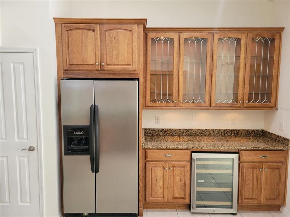 STAINLESS APPLIANCES INCLUDING A WINE REFRIGERATOR