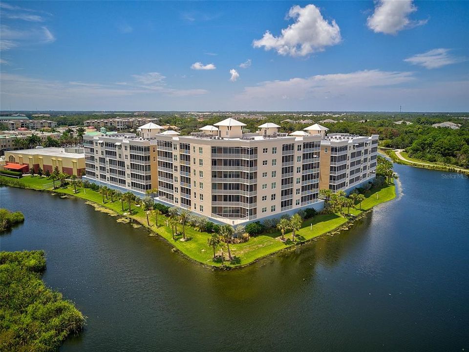 For Sale: $599,000 (2 beds, 2 baths, 1400 Square Feet)